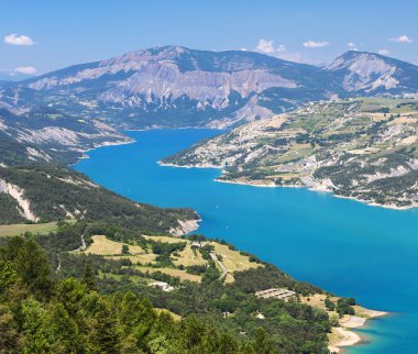 Göl Serre-Poncon (Fransız Alps)