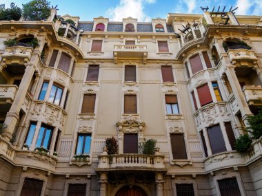 Lovanio üzerinden Milano, Lombardy, İtalya 'ya kadar uzanan yerleşim yerleri