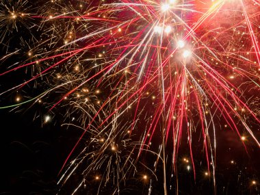 Yeni yıl için havai fişekler Milan, Lombardy, İtalya 'daki Piero della Francesca üzerinden geliyor.