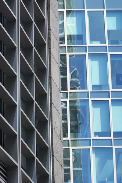 Edificio moderno en Milán — Foto de Stock