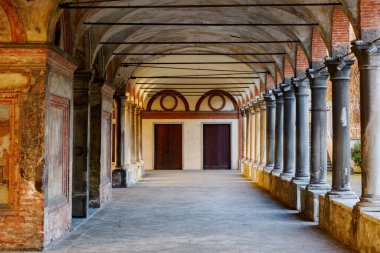 Milano, Lombardia, İtalya 'daki tarihi Santa Maria alla Fontana kilisesinin dışında. Bir manastır