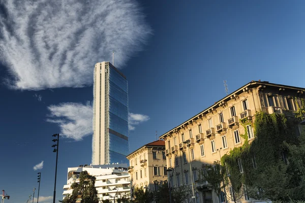 Citylife: oude en moderne gebouwen in Milaan — Stockfoto