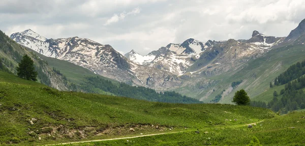 Horská krajina ve Francii — Stock fotografie