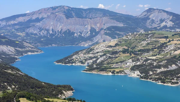 Jezero Serre-Poncon (Francouzské Alpy) — Stock fotografie