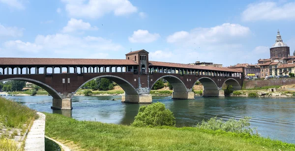 Pavia (Italien): täckta bron — Stockfoto