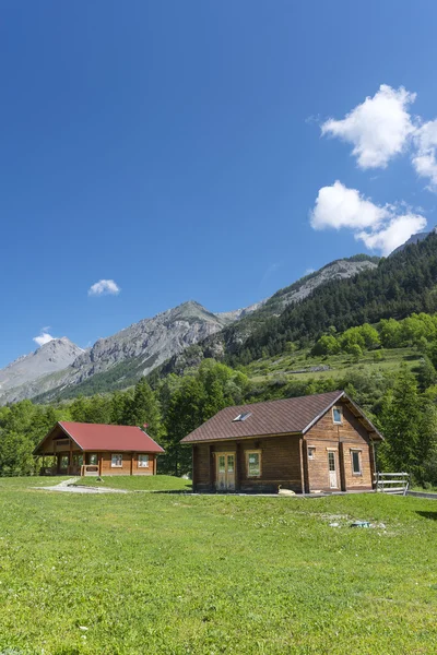 Casas de madeira nos Alpes — Fotografia de Stock