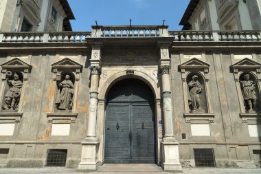 Pavia (İtalya): tarihi Saray