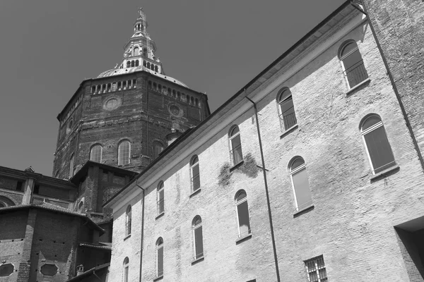 Pavia (Itália): palácios e catedral — Fotografia de Stock