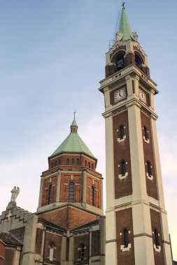 Milano (İtalya): kilise