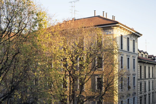 Milano (Italien): gamla bostadshus — Stockfoto