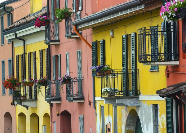 Pavia (Italy): colorful houses — Stock Photo, Image