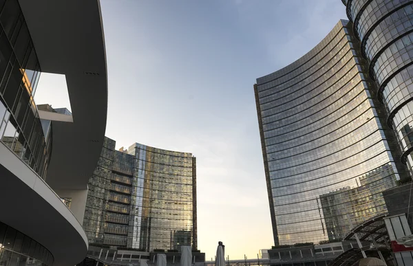 Milano: edifici moderni in piazza Aulenti — Foto Stock