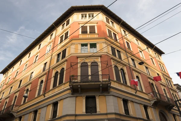 Milaan (Italië): oude residentieel gebouw — Stockfoto