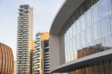 Milano (İtalya): modern binalarda Aulenti kare