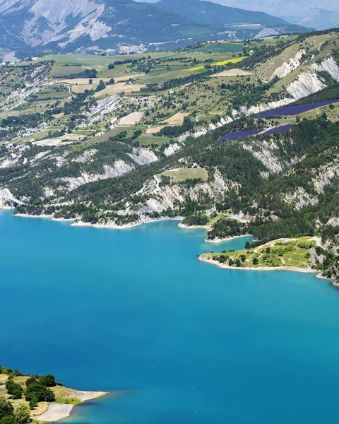 Lago de Serre-Poncon (Alpes franceses ) — Fotografia de Stock