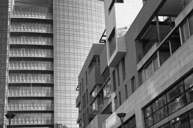 Milano 'daki modern binalar