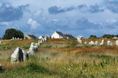 Carnac (Brittany, Fransa): taş anıt ve dolmen