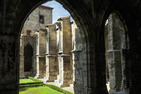 Narbona, claustro de la catedral —  Fotos de Stock