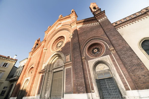 Milan: Fasad av Carmine kyrka — Stockfoto