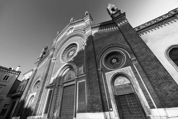 Milan: Facade of  Carmine church — Stock Photo, Image