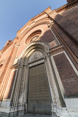 Milan: Cephe Carmine Kilisesi