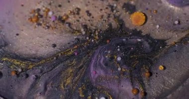 Yağ akışı. Köpük karışımı sıvısı. Odaklanmamış turuncu pembe renkli simler soyut akrilik sanat arka planında yüzen yuvarlak su dokusunu boyuyorlar..