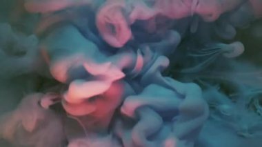 Mürekkep sisi. Dönen sis. Soyut akrilik sanat arkaplanda yüzen pembe mavi renk boyalı su dalgası dokusu.