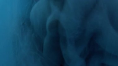 Boya girdabı. Pigment karışımı. Siyah gri boya karıştırıcı bulut. Gizemli kıvrım dalgası patlama sıvısı soyut arka plan bulanık dokusu.