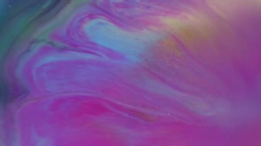 Bulanık boya karışımı. Parlak sıvı. Odaklanmamış altın mavisi mor renkli ışıl ışıl parçacıklar soyut akrilik sanat arka planına dökülüyor..