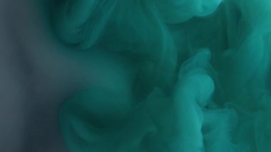 Sis karışımı. Sıvı pigmenti. Odaklanamayan mavi renkli duman dalgası soyut sanat eserlerinin yaratıcı arka planında yüzen akrilik sıvı..