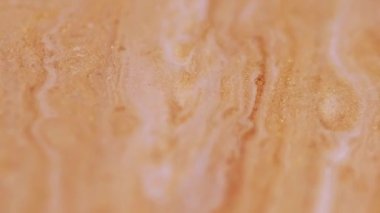 Karışım akışı. Renkli su. Odaklanmamış sarı turuncu mürekkep mermer dokusu soyut sanat arka planında yüzen parlak sıvı parçacıkları emülsiyonu.