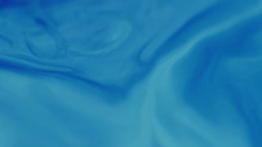 Mürekkep akışı. Akış sanatı. Su akışkan mermer dokudaki bulanık mavi renkli akrilik boya soyut arkaplana yayılıyor..