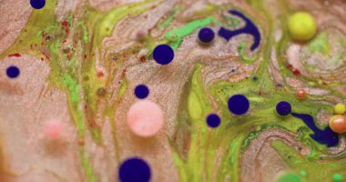 Yağ dokusu. Canlı mürekkep. Soyut yaratıcı akrilik zemin üzerinde yüzen mavi yeşil renkli köpüklü köpük..