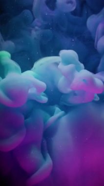 Dikey video. Neon dumanı. Sis mürekkebi kıvrılıyor. Renkli sprey akış karışımı parlak pigmentler. Bulanık mor parıltı, soyut arkaplan dairesi siyahı..