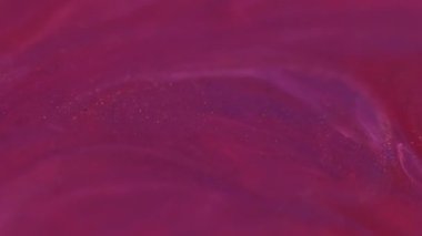 Parlak parıltı. Akan boya. Bulanık pembe renk sıvı mürekkep, soyut yaratıcı sanat arka planına dökülen ışıltılı su..