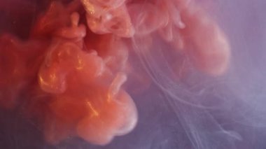 Bulut sisi. Sıçrama sanatı. Odaklanmamış turuncu mavi renkli parlak mürekkep dokusu soyut yaratıcı arka planda yüzen parlak sıvı..