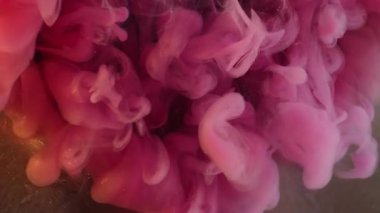 Pembe boya yayıyor. Dalga dokusu. Odaklanmamış renkli parıltı parlak buhar sıvısı soyut yaratıcı sualtı arka planında yüzüyor..