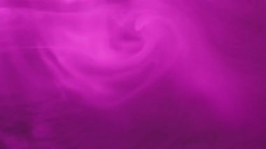 Sis buharı. Neon mürekkep sıçraması. Odaklanmamış mor sis dokusu akrilik su pigmenti soyut sualtı sanat arka planına yayılıyor.