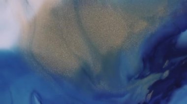 Parlak mürekkep. Kimyasal boya. Odaklanmamış mavi renk. Sarı parlak pigment. Soyut yaratıcı arka planda ıslak damla emülsiyonu..