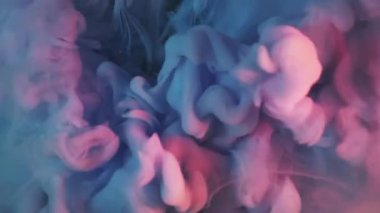 Mürekkep sisi. Dönen sis. Soyut akrilik sanat arkaplanda yüzen pembe mavi renk boyalı su dalgası dokusu.