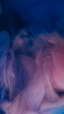 Karışık renk. Akan boya. Odaksız mavi duman ruhani buhar suyu ıslaklık kimyasal sıvı soyut sanat arka planında uçuyor..