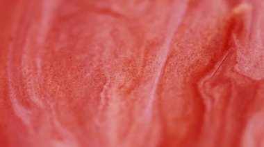 Karışım akışı. Akrilik pigment. Soyut sanat arka planında sıvı mermer yüzey kimyasal su dalgasında çözünmüş turuncu renk tahıl boyası.