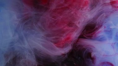Buhar sanatı. Sis mürekkebi. Soyut yaratıcı arka planda, dumanlı suda yüzen kırmızı, mavi renkli, dumanlı bir kimyasal sıvı...