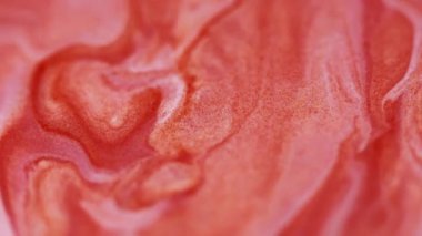 Akrilik sıvı. Islak doku. Su kimyasal akışında çözünmüş turuncu renkli tahıl boyası soyut sanatının yaratıcı arka planına yayılıyor.