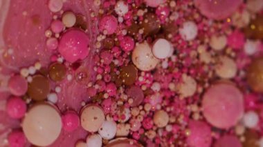 Köpüklü boya. Yağ sıvısı. Odaklanmamış pembe turuncu beyaz mürekkep simleri akrilik su kabarcıkları soyut arkaplanda yüzen parlak yuvarlak doku.