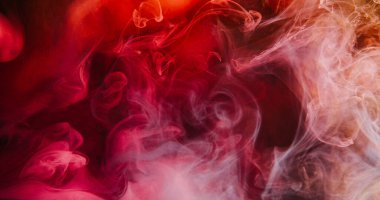 Sis boyası. Duman bulutu. Bulanık kırmızı turuncu, mor, parlak duman, parıltılı, sisli, desenli, soyut arkaplanda akrilik pigmenti..