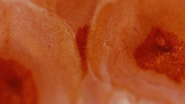 Boya akışı. Mürekkep arkaplanı. Odaklanmamış turuncu renkli su kimyasal emülsiyon akrilik pigment sıvısı yaratıcı soyutlama üzerinde yüzüyor.