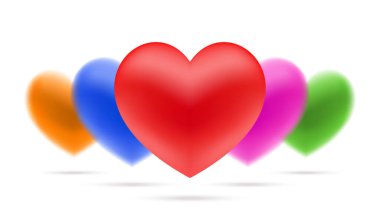 Beyaz arka planda izole edilmiş renkli kalpler.