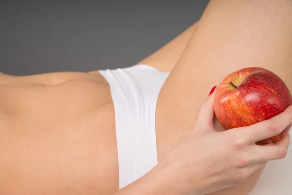 Mujer y manzana — Foto de Stock