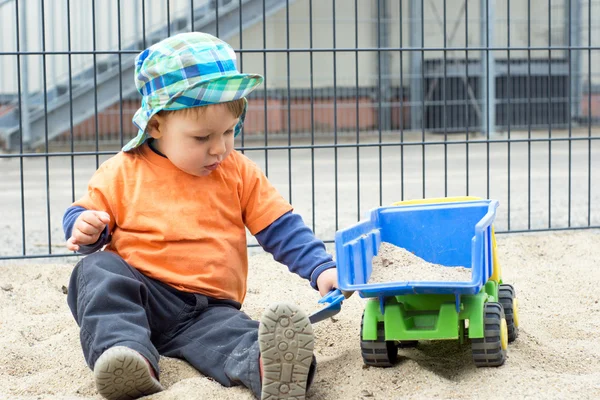 Liten pojke — Stockfoto